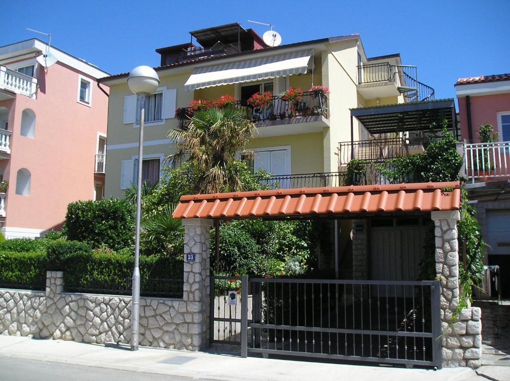 Family Apartments Ankica Crikvenica Bagian luar foto