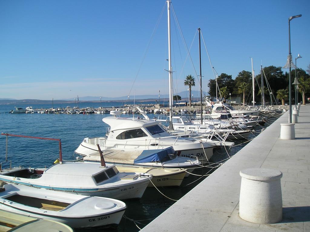 Family Apartments Ankica Crikvenica Bagian luar foto