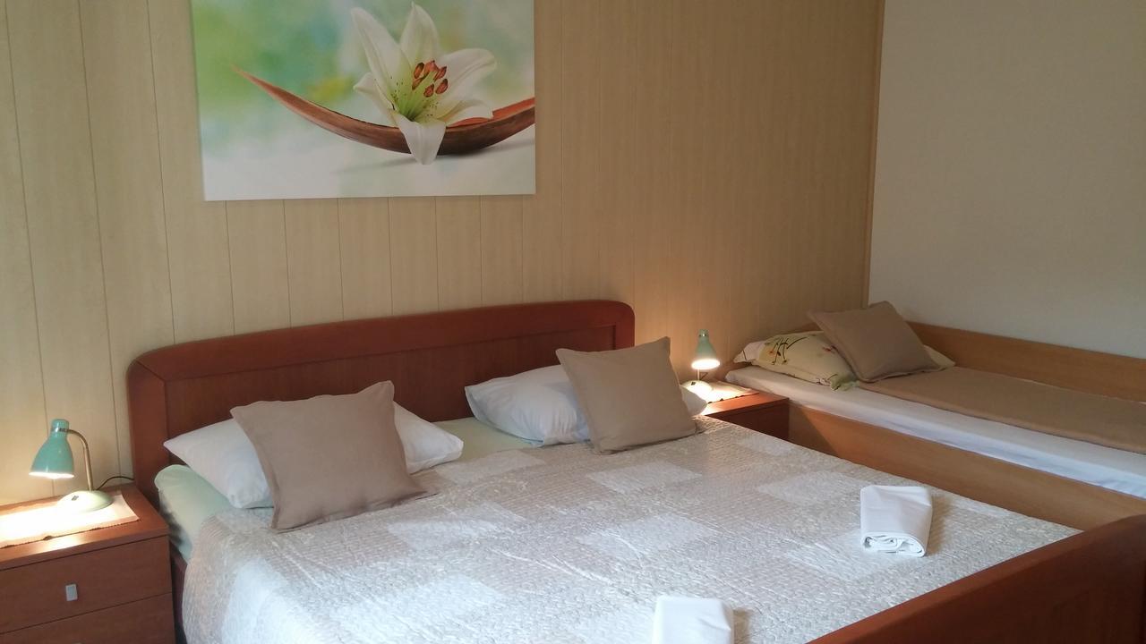 Family Apartments Ankica Crikvenica Bagian luar foto
