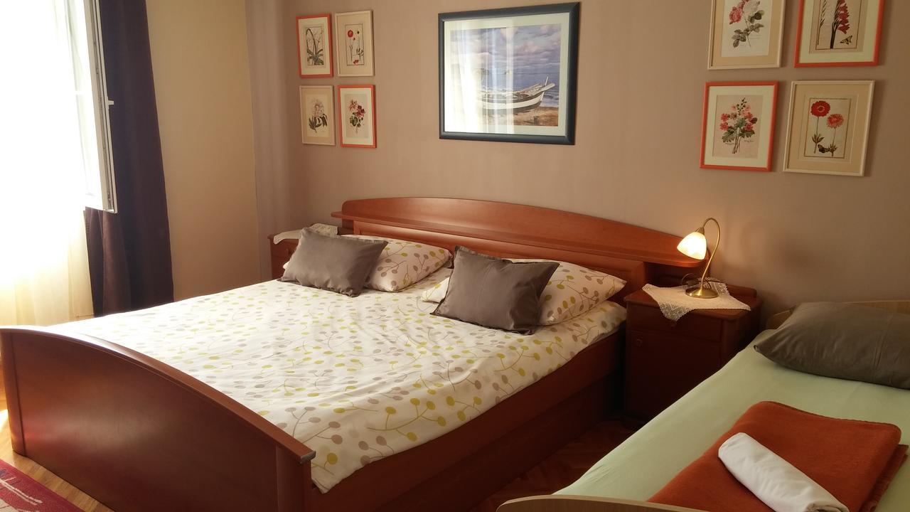 Family Apartments Ankica Crikvenica Bagian luar foto