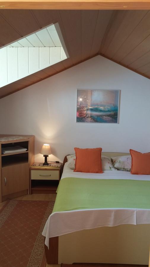 Family Apartments Ankica Crikvenica Bagian luar foto