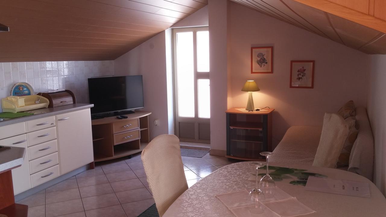 Family Apartments Ankica Crikvenica Bagian luar foto