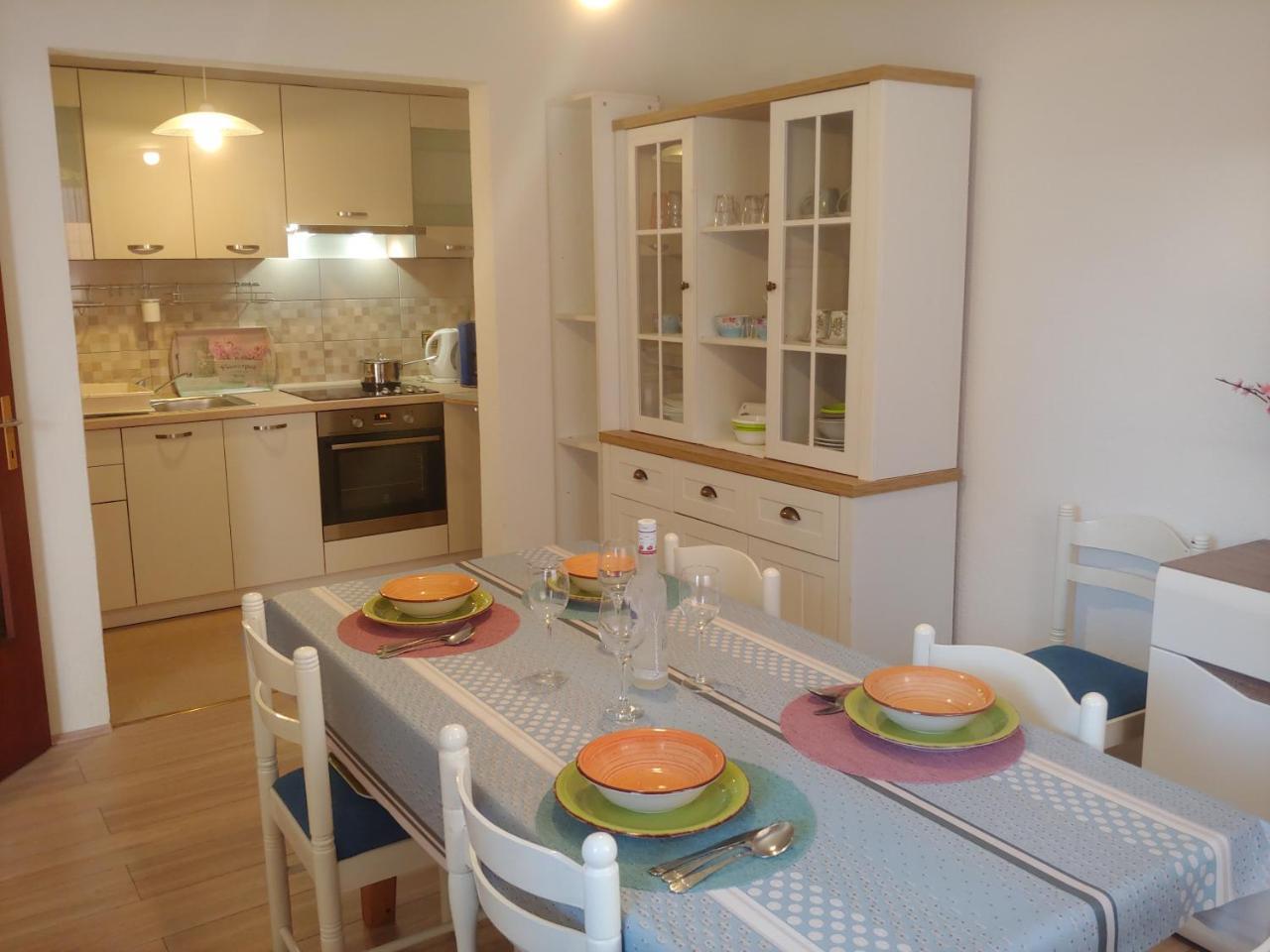Family Apartments Ankica Crikvenica Bagian luar foto