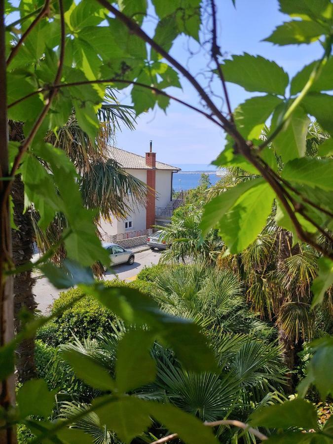 Family Apartments Ankica Crikvenica Bagian luar foto